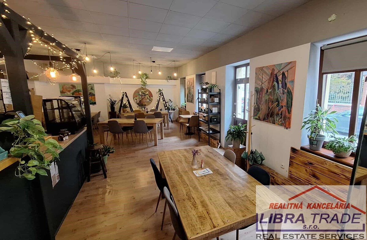EXKLUZÍVNY PREDAJ - Objekt vhodný na podnikanie, kanceláriu, obchod, kaviareň, reštauráciu v centre Komárna DOHODA MOŽNÁ! — foto 4