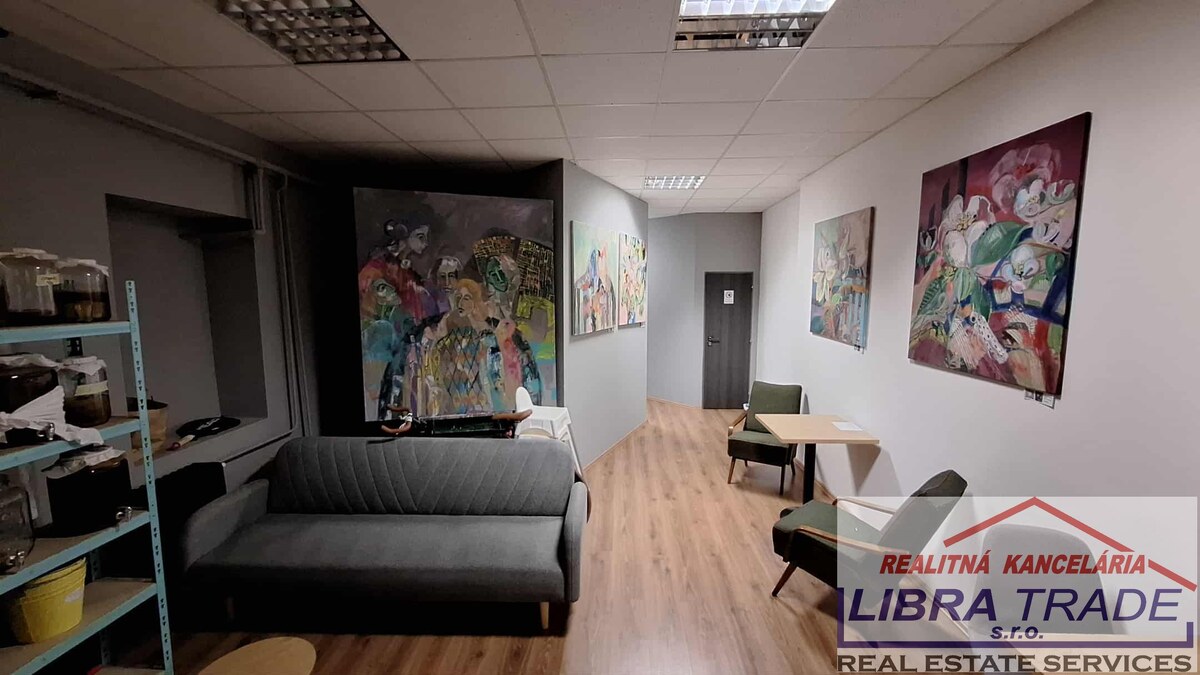 EXKLUZÍVNY PREDAJ - Objekt vhodný na podnikanie, kanceláriu, obchod, kaviareň, reštauráciu v centre Komárna DOHODA MOŽNÁ! — foto 7