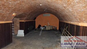 EXKLUZÍVNY PREDAJ - Objekt vhodný na podnikanie, kanceláriu, obchod, kaviareň, reštauráciu v centre Komárna DOHODA MOŽNÁ! — foto 12
