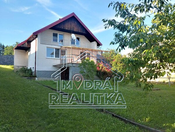 Výnimočná usadlosť s rodinným domom a štýlovými hospodárskymi stavbami v Košarovciach