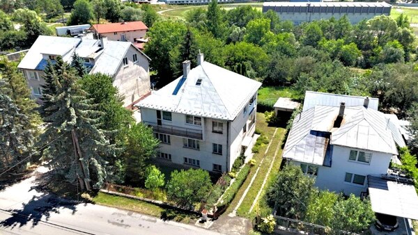 Rodinný dom v Snine na predaj - na bývanie i podnikanie.