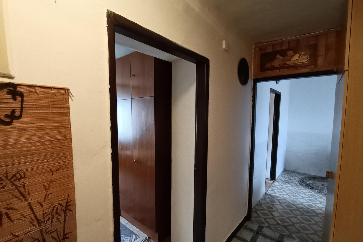 NA PREDAJ: 2-izbový byt s balkónom na Sídlisku I – ideálny na rekonštrukciu — foto 6