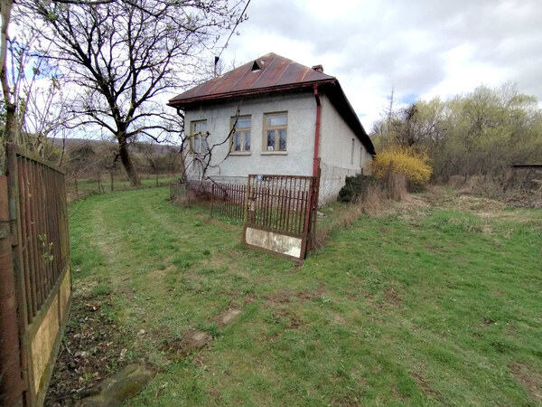 Chalupa na samote s dvoma  pozemkami – Pichne, okres Snina