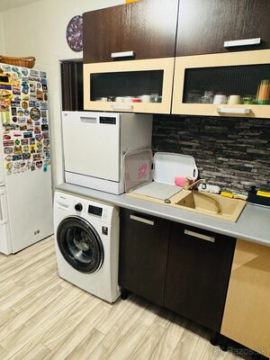 Kompletne zrekonštruovaný 3 - izbový byt s lodžiou — foto 12