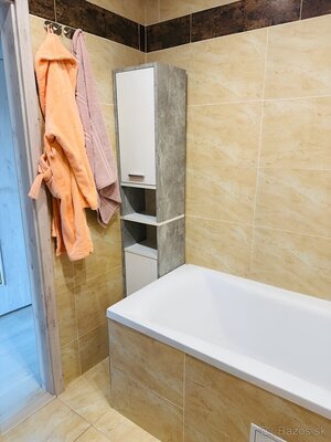 Kompletne zrekonštruovaný 3 - izbový byt s lodžiou — foto 20