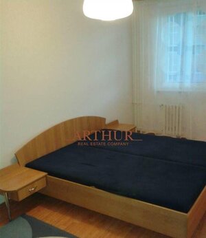 ARTHUR - 2 izb. byt, Nám. Hr. SAMOSTATNÉ IZBY — foto 1