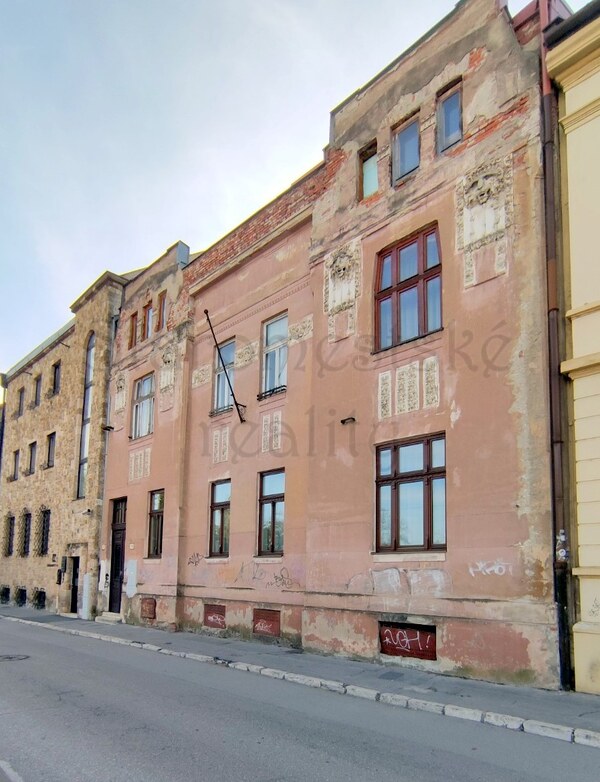 4-izb, Nebytový priestor Štefánikova ulica 169m2 Staré mesto