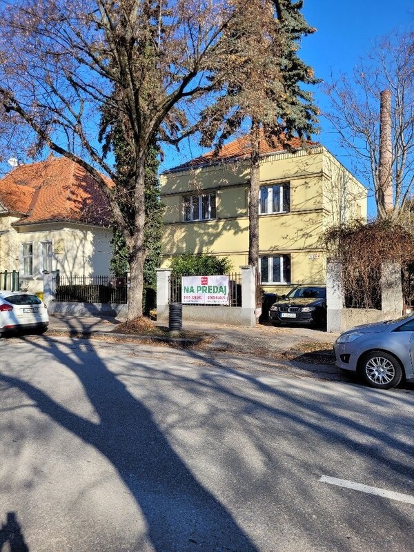 Vila  na Kmeťkovej ul. v centre Nitry - Starom Meste