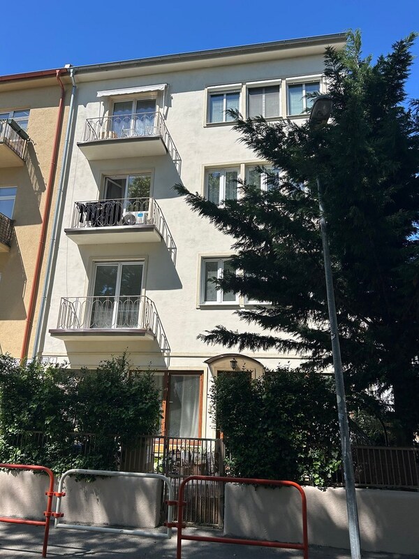 Nebytové priestory - kancelária plus apartmán, skladové priestory v centre Bratislavy (investícia)