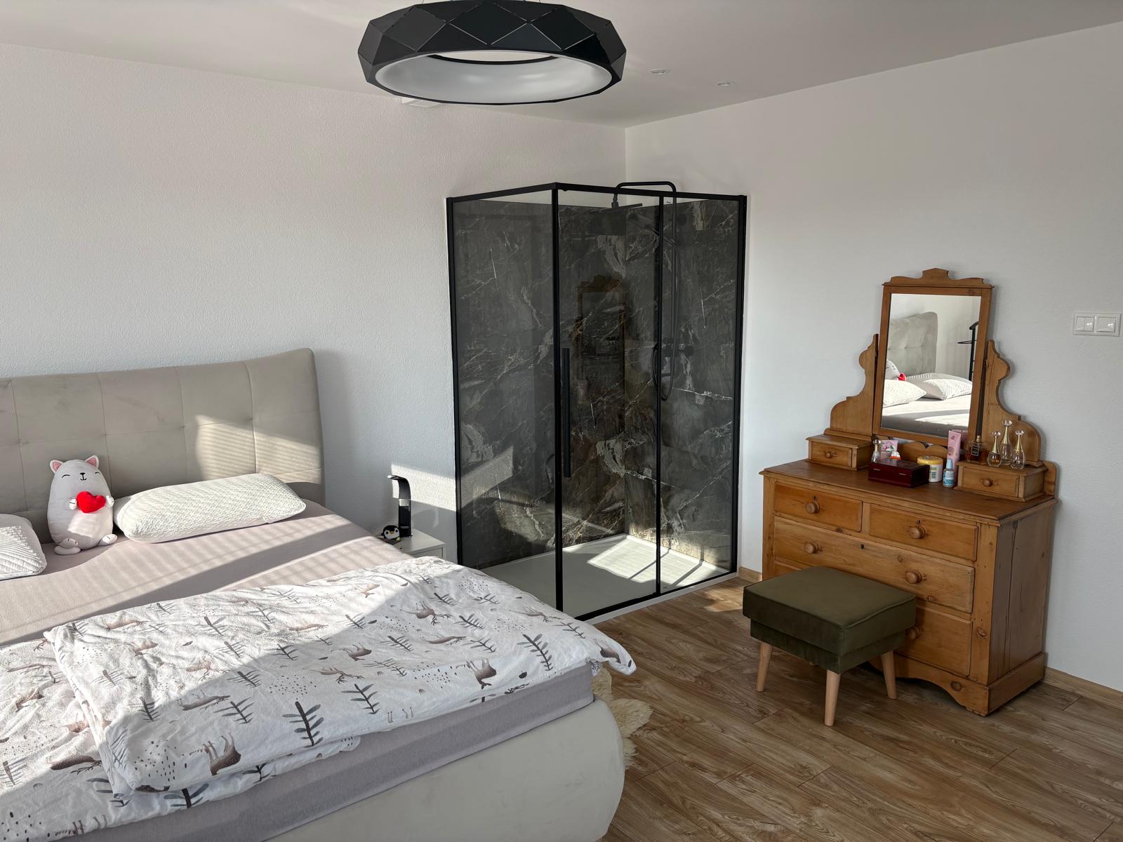 Veľký luxusný deväť izbový rodinný dom s veľkým pozemkom v Preseľanoch — foto 8