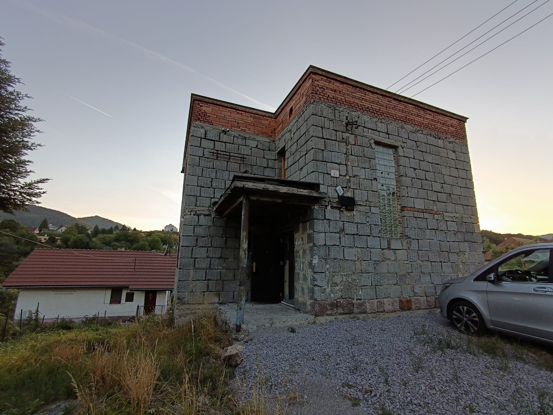 Rodinný dom na rekonštrukciu blízko centra mesta – Nová Baňa — foto 2