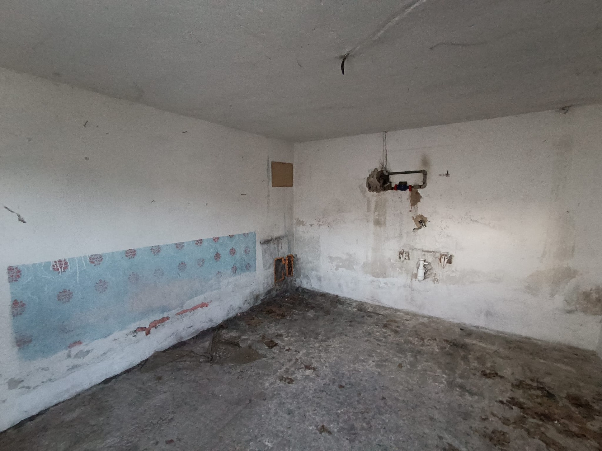 Rodinný dom na rekonštrukciu blízko centra mesta – Nová Baňa — foto 15
