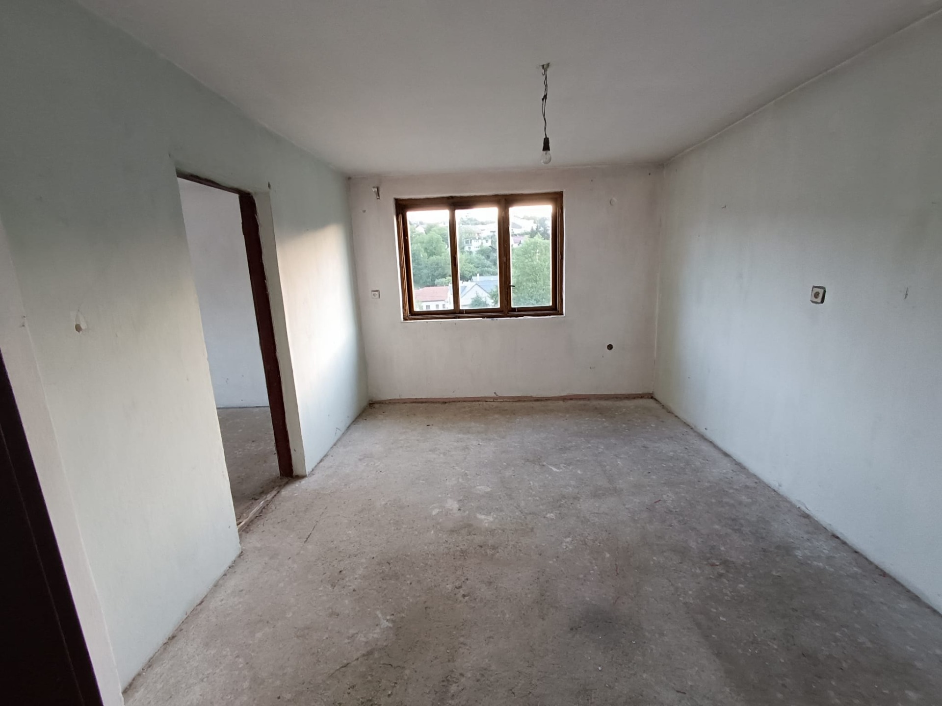 Rodinný dom na rekonštrukciu blízko centra mesta – Nová Baňa — foto 7