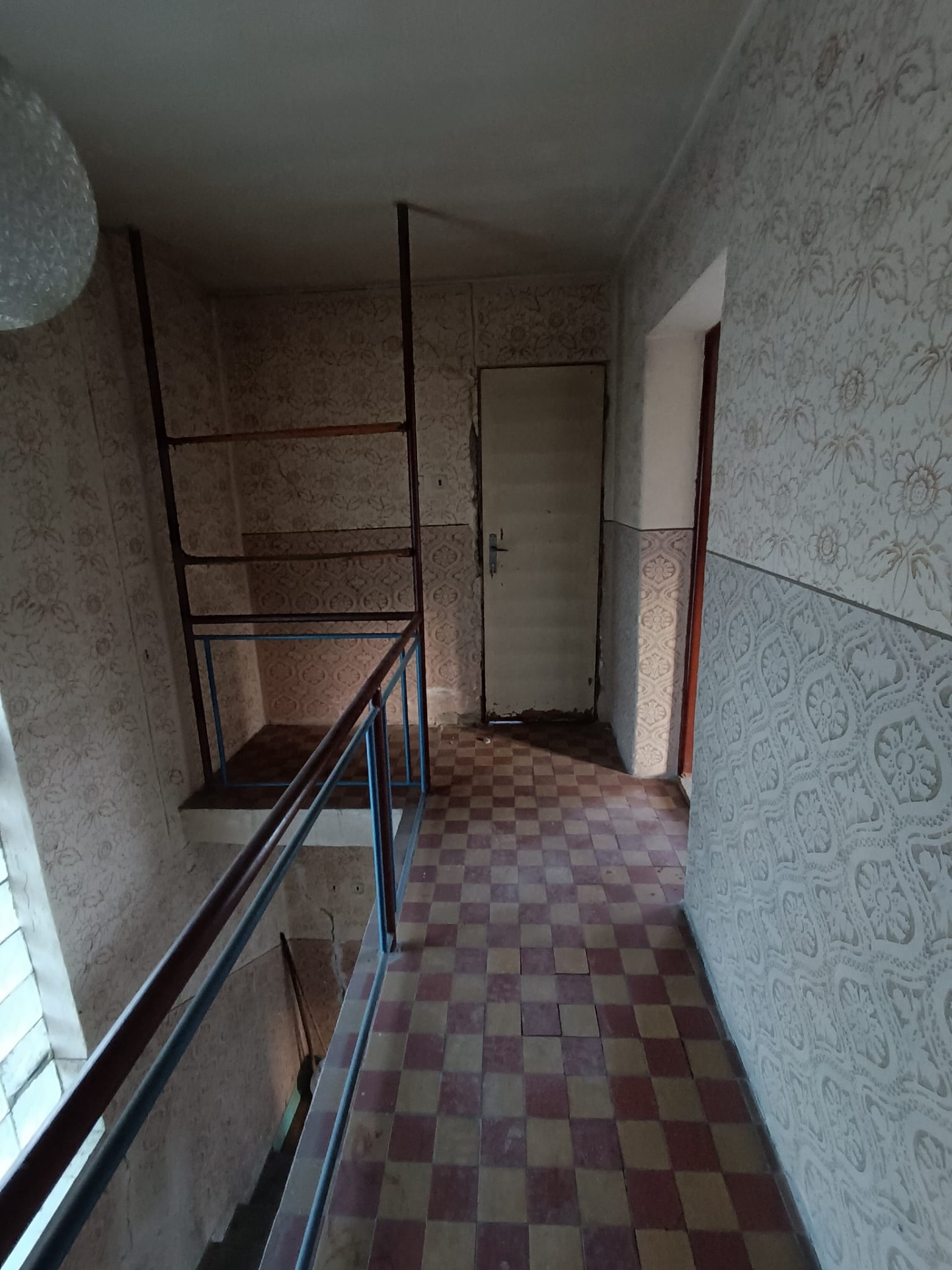 Rodinný dom na rekonštrukciu blízko centra mesta – Nová Baňa — foto 10