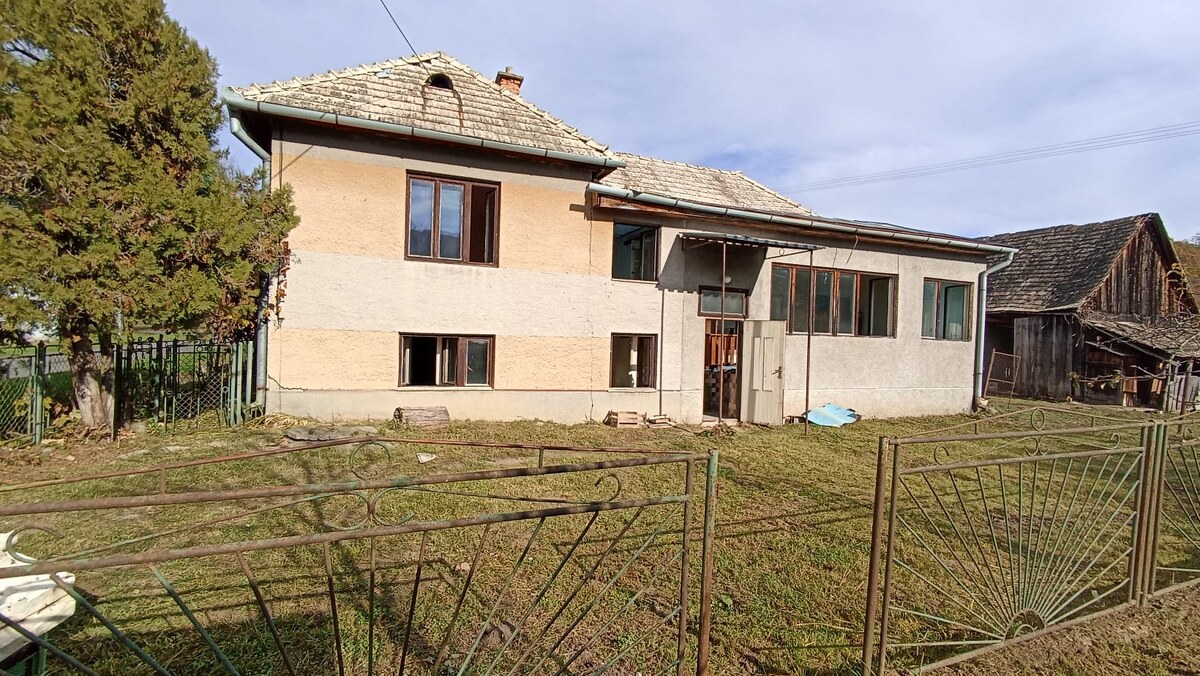 Dom v obci Ľuboriečka s veľkým pozemkom, — foto 2
