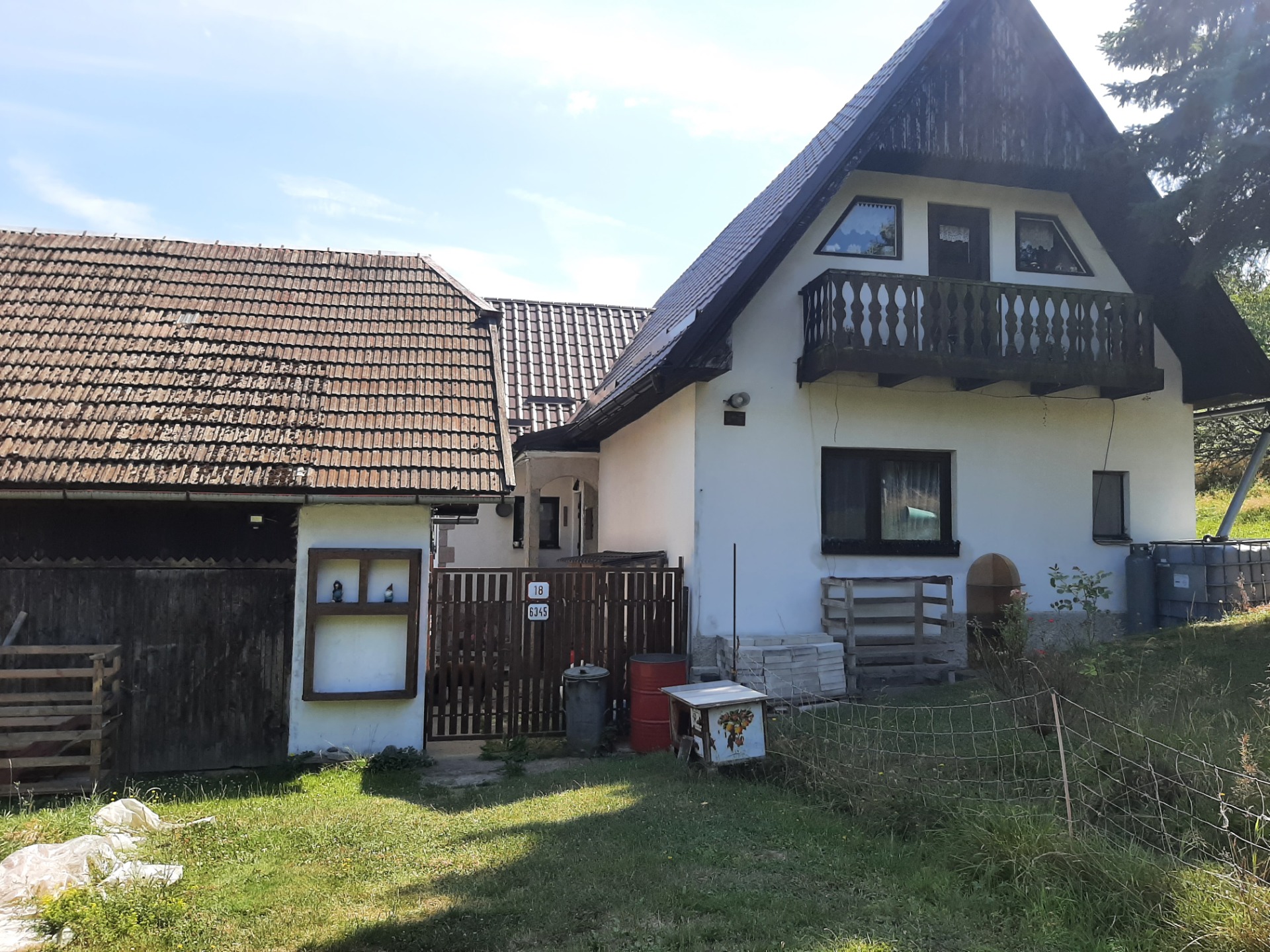 Samota Nová Baňa – Štále s hospodárskymi stavbami — foto 2
