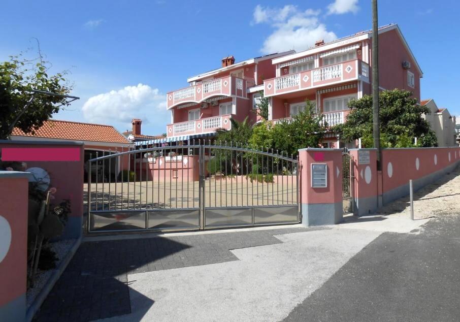 VILLA S BAZÉNOM A VÝHĽADOM NA MORE, ZADAR — foto 4