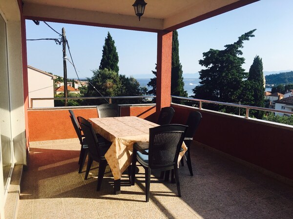 APARTMÁNOVÝ DŮM, OSTROV UGLJAN - KALI