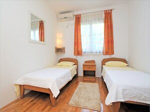 APARTMÁNOVÁ VILA S BAZÉNOM A VÝHĽADOM NA MORE — foto 16